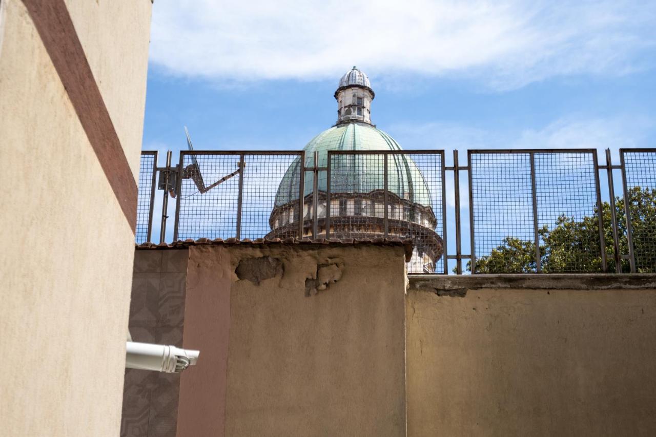 Appartamento Elegante Con Terrazzino Nel Centro Di Napoli Exterior photo