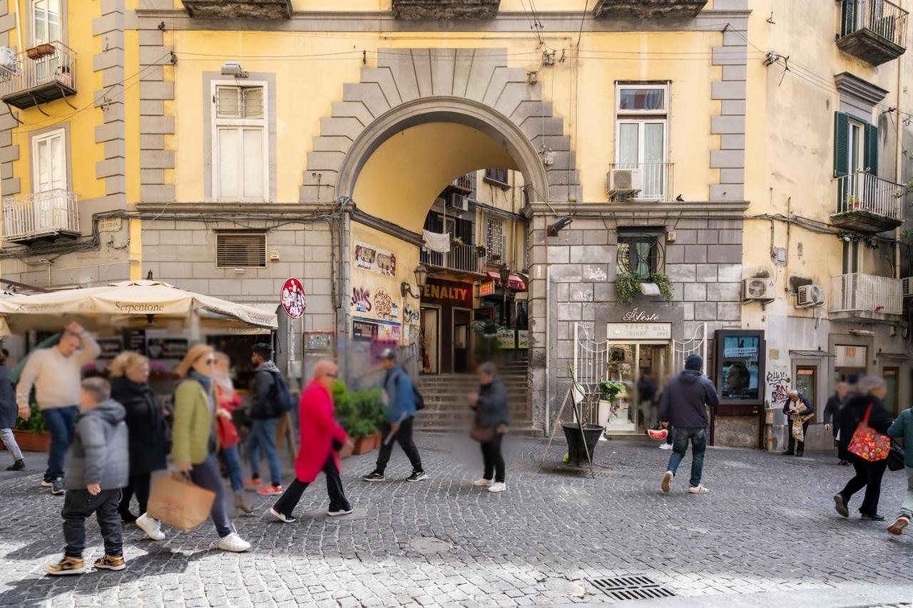 Appartamento Elegante Con Terrazzino Nel Centro Di Napoli Exterior photo