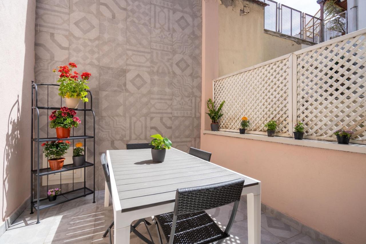 Appartamento Elegante Con Terrazzino Nel Centro Di Napoli Exterior photo