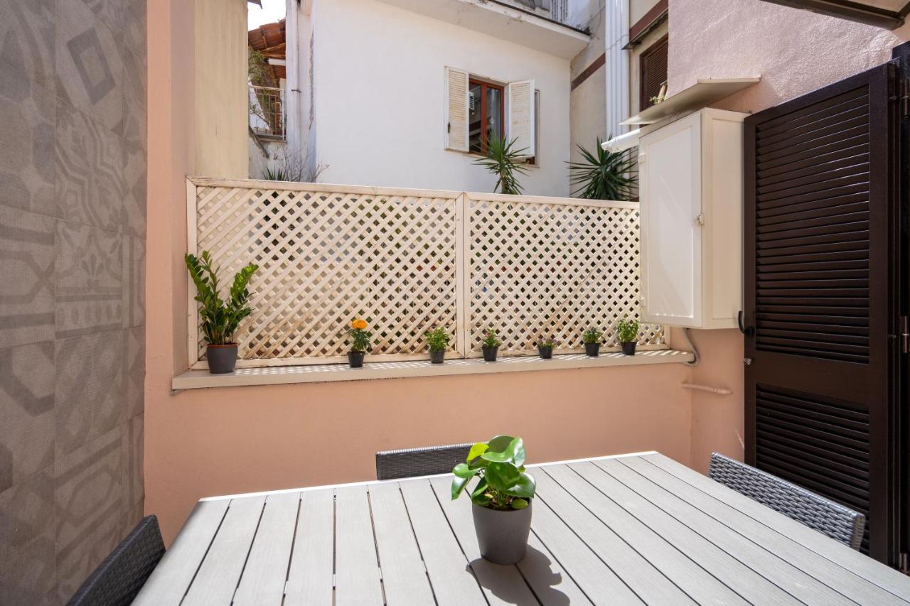 Appartamento Elegante Con Terrazzino Nel Centro Di Napoli Exterior photo